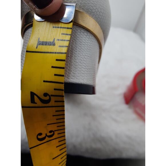 Vintage white cream Timothy cap Toe Kitten Heels Sz 8.5 - Picture 9 of 9